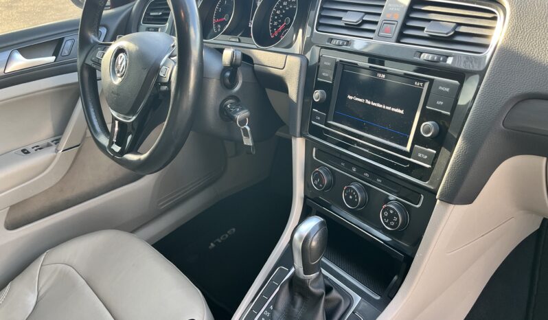 Volkswagen Golf 1.8 TSI   180к.с. full