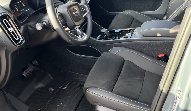 Volvo XC40 2023 I покоління (FL)  •  78 kWh (408 к.с.) AWD  •  Plus Dark full